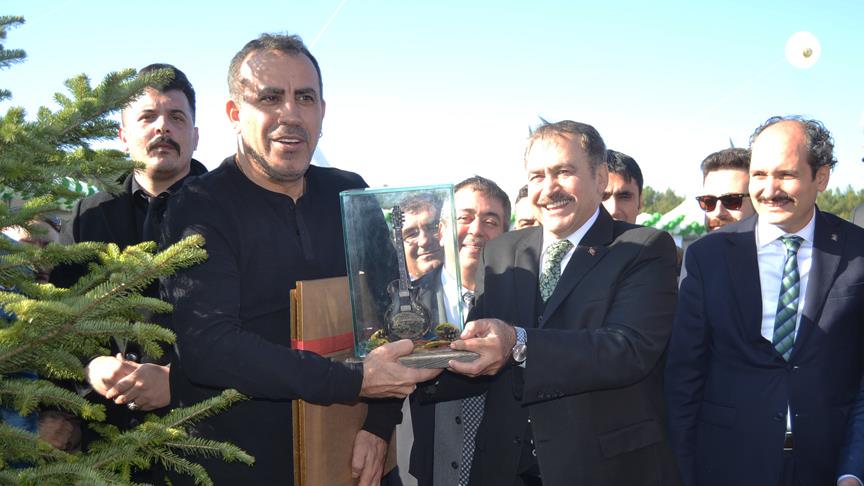Ayvalık'taki Cennet Koyu ağaçlandırılıyor